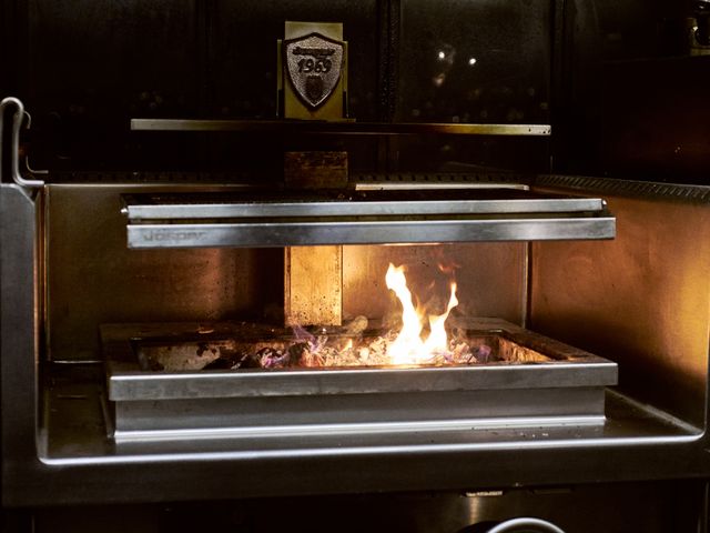 au_top au_top_josper Full.jpg